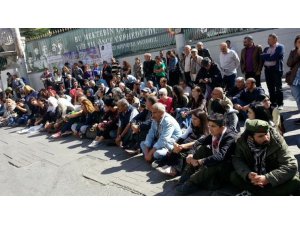 TAKSİM'DE OTURMA EYLEMİ BAŞLADI