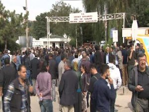 ADLİ TIP ÖNÜNDE ACI BEKLEYİŞ