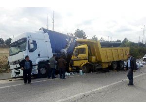 FRENİ BOŞALAN KAMYONDAN ATLADI