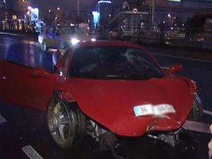 Ferrarim Var İçerimde Hızda Yaparım