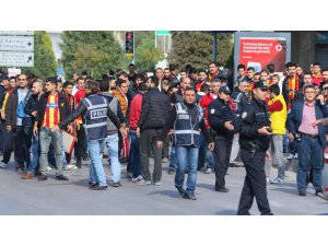 KARŞIYAKA-GÖZTEPE MAÇI ÖNCESİ ORTALIK KARIŞTI