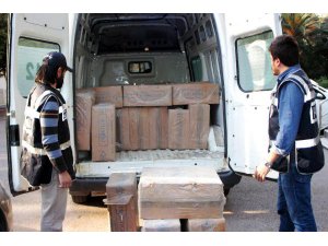 SAHTE AMBULANSTA 27 BİN 500 PAKET KAÇAK SİGARA