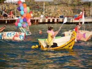 KARTON TEKNELER YARIŞINA BÜYÜK İLGİ