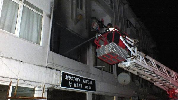 ANNESİNİN EVİNİ YAKTI