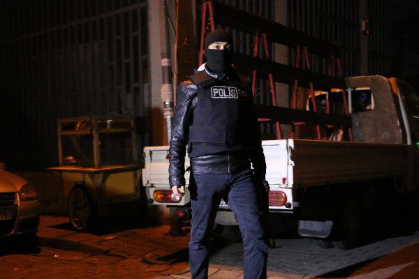 İSTANBUL'DA ŞAFAK BASKINI