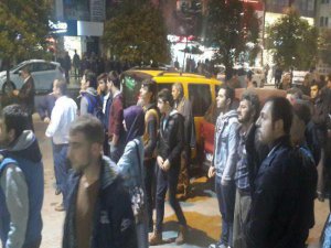 ÇARŞAFLI SOYGUNCU BANKA ÇALIŞANLARINI REHİN ALDI