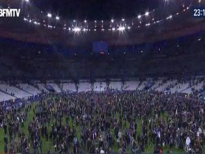 PARİS'TE KANLI SALDIRI 128 ÖLÜ ÇOK SAYIDA YARALI