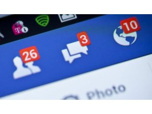 İPHONE'UN PİLİNİ FACEBOOK TÜKETİYOR