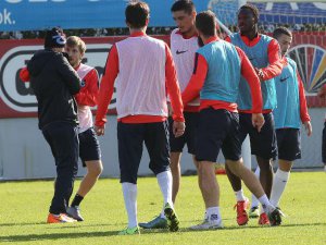 TRABZONSPOR'DA AYKUT'LA TARTIŞAN MARİN ANTRENMANI TERKETTİ