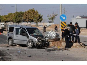 AKÇAKALE’DE FECİ KAZA;2 ÖLÜ 4 YARALI