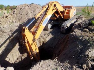 SİT ALANINDA KEPÇEYLE DEFİNE AVINA ÇIKMIŞLAR