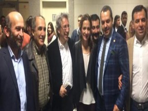 CAN DÜNDAR TUTUKLANDI