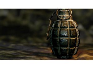 TARTIŞTIĞI KARISINA EL BOMBASI ATTI