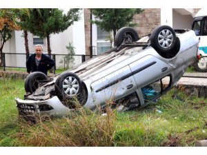 ÜÇ ÇOCUĞUN OTOMOBİLLE GEZİSİ HASTANEDE BİTTİ