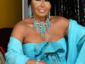 Bülent Ersoy Sahnede Bayıldı.!