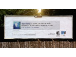 IRKÇI TWEET AT, EVİNİN ÖNÜNE BİLLBOARD OLARAK GELSİN