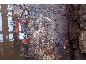 İZNİK'TE BULUNAN ROMA DÖNEMİNE AİT TABAN MOZAİĞİ ASFALTLANDI