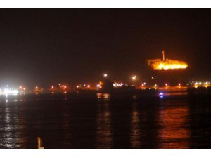 NATO GEMİLERİ ÇANAKKALE BOĞAZI'NDAN GECE GEÇTİ