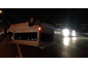 TERSANE İŞÇİLERİNİ TAŞIYAN MİNİBÜS TAKLA ATTI: 1 ÖLÜ, 7 YARALI