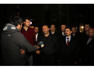 SERBEST BIRAKILAN POLİSLER ADLİYE ÖNÜNDE AÇIKLAMA YAPTI