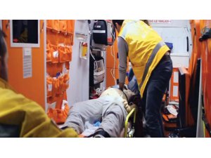 OĞLUNU DÖVEN KİŞİYİ ÖLDÜRÜP İNTİHAR ETTİ