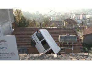 MİNBÜS EVİN ÜSTÜNE UÇTU...