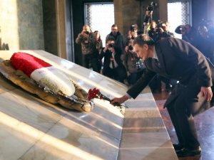 GURURUMUZ AZİZ SANCAR ATA'NIN HUZURUNDA