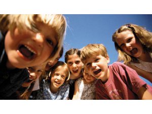 ÇOCUĞUNUZU FAZLA ÖVMEYİN