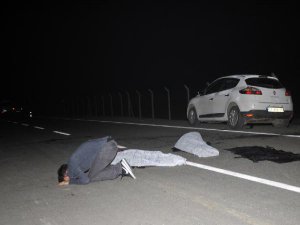 ASFALTTA SELFİE FACİASI; 2 GENÇ ÖLDÜ