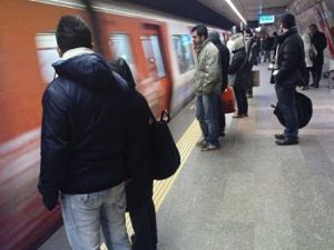 Metroda Öpüşme Eylemi