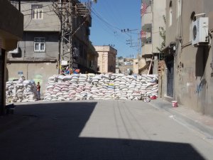 CİZRE'DE BARİKAT SAVAŞI 2'Sİ KADIN 5 ÖLÜ