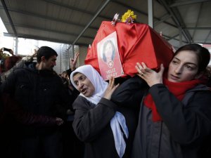 ÖLDÜRÜLEN TERÖRİSTİN BABASI "KIZIM VATAN HAİNİ"