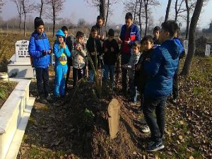 ÇOCUKLARA UYGULAMALI MEZARLIK DERSİ