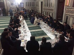 ÇAKMA KABE,KUR'AN PASTA DERKEN CAMİYİ LOKANTAYA ÇEVİRDİLER