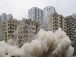 AKP'Lİ BAKAN ŞOV YAPMAK İÇİN GELDİ ŞOK YAŞAYIP KAÇTI