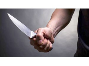 22 YERİNDEN BIÇAKLAYIP KULAKLARINI KESTİ