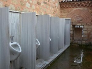 5 ASIRLIK CAMİ DUVARINA PİSUVAR