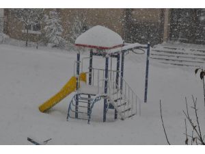 ÖNCE KAR GELDİ SONRA OKULLARA TATİL