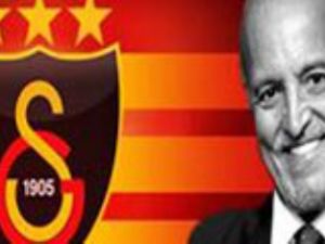 Galatasaray taraftarı Mehmet Ali Birand'ı unutmadı