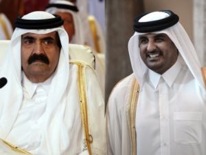 Katar Emiri yerini oğluna bırakıyor