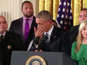 OBAMA TARİHİ KARARI AÇIKLARKEN GÖZYAŞLARINA BOĞULDU