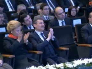 ANKARAYI ELEŞTİREN DAVUTOĞLU'NA GÖKÇEKTEN ALKIŞ