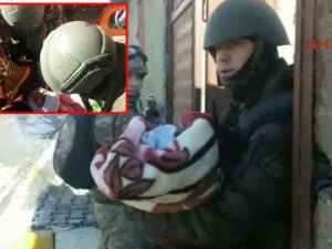 SİLOPİ'DE ATEŞ ALTINDA KALAN SİVİLLERİN YARDIMINA MEHMETÇİK KOŞTU