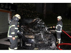 OTO GALERİYE MOLOTOF KOKTEYLİ ATTILAR