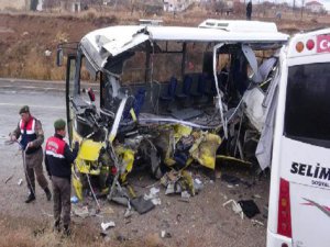 ÖĞRENCİ SERVİSİ HALK OTOBÜSÜ İLE ÇARPIŞTI; 2 ÖLÜ 5 AĞIR 11 YARALI