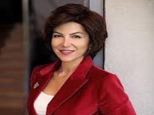 GAZETECİ SEDEF KABAŞ  HACKLENEN TWİTTER HESABINI GERİ ALDI