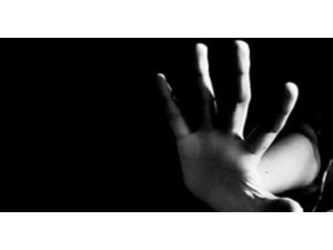 KIZINA 7 YIL BOYUNCA TECAVÜZ ETTİ, YARI ÇIPLAK YAKALANDI