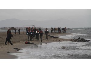 AYVALIK'TA SAHİLDE İKİ ERKEK CESEDİ BULUNDU