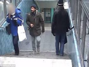 METRODA DEHŞET... KADINA TEKME TOKAT SALDIRDI