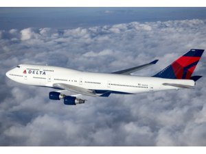 KADIN HOSTESLERİN KAVGASI PİLOTA ACİL İNİŞ YAPTIRDI